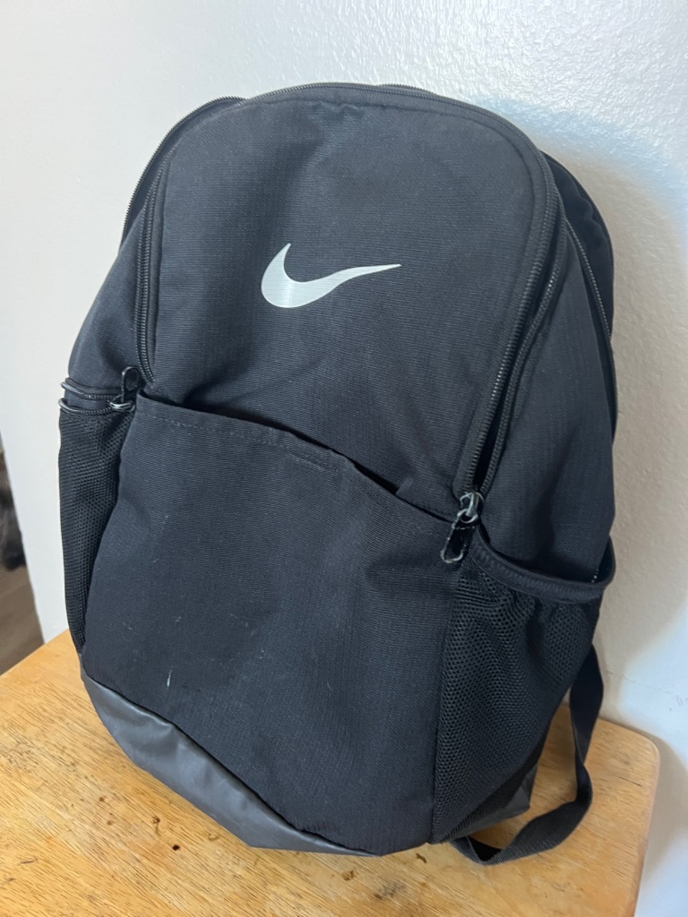 Nike Black Men's Logo Backpack with Mesh Side Pockets